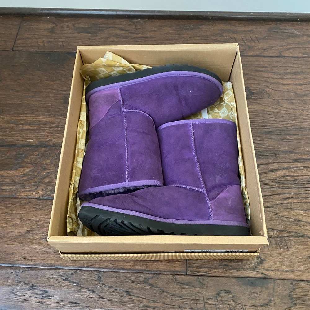 Classic Short UGG Size 9 Purple Like New!